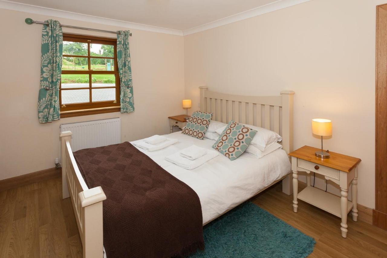 Honeysuckle Cottage At Williamscraig Holiday Cottages Линлитгоу Екстериор снимка